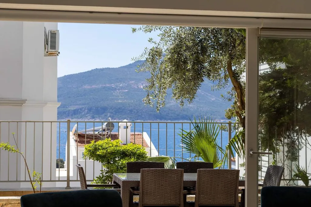 Вилла с видом на море