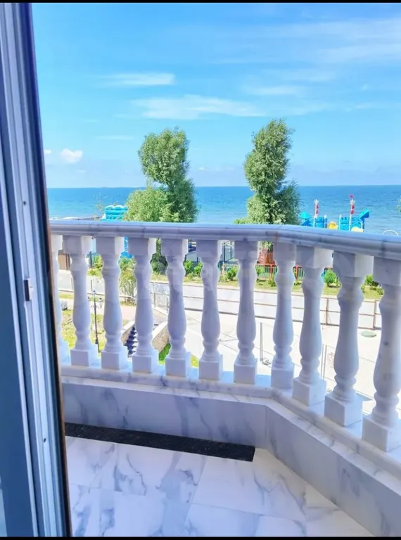Апартамент на первой линии, с видом на море