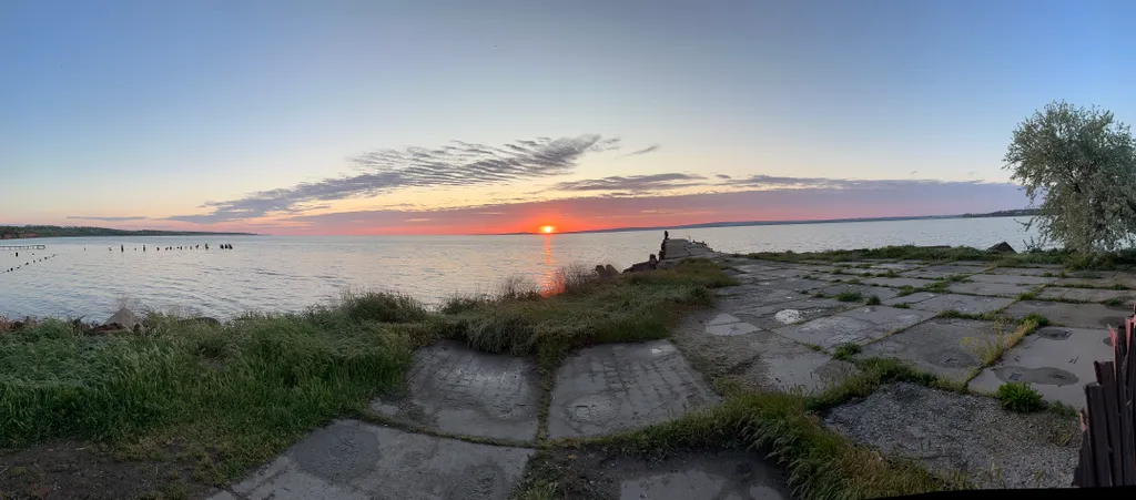 Студия с террасой и бассейном на первой береговой линии