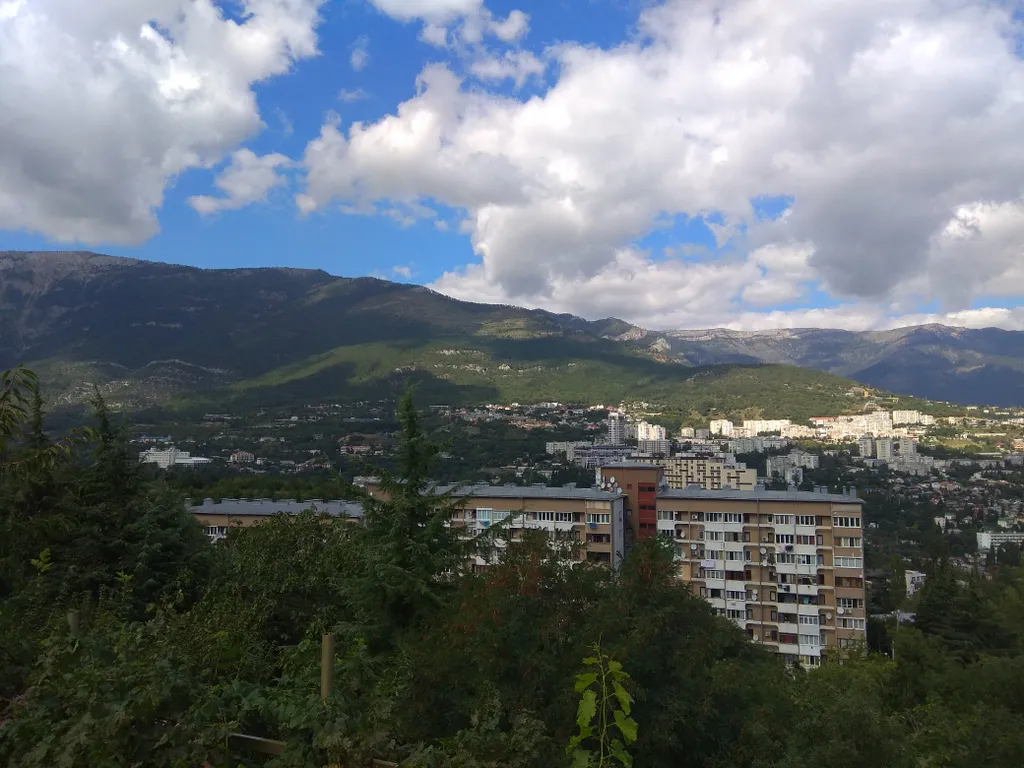 Коттедж с видом на Ялту