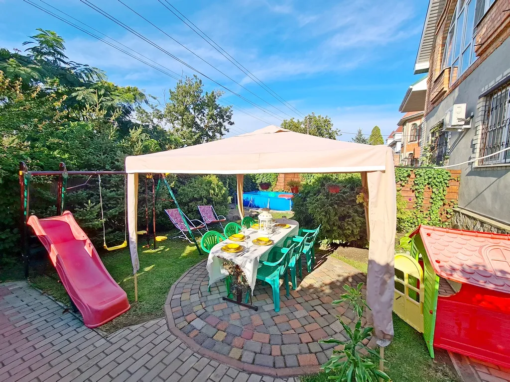 Коттедж у моря со своим двором до 11 человек, беседка, костровая чаша.