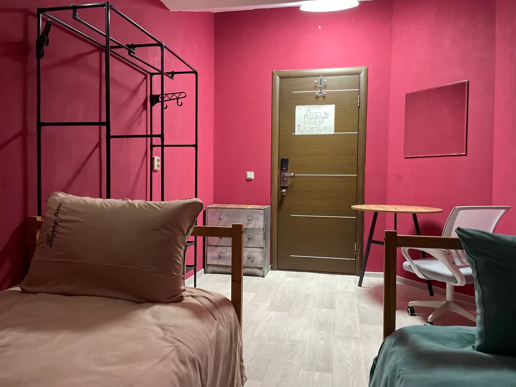 Квартира Красная комната на мансарде — аренда посуточно в Санкт-Петербург