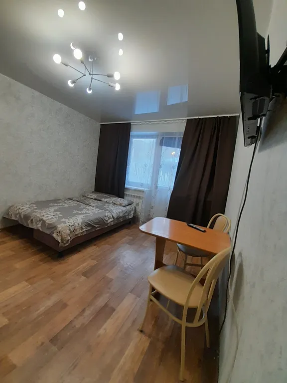 Коричневая студия в центре