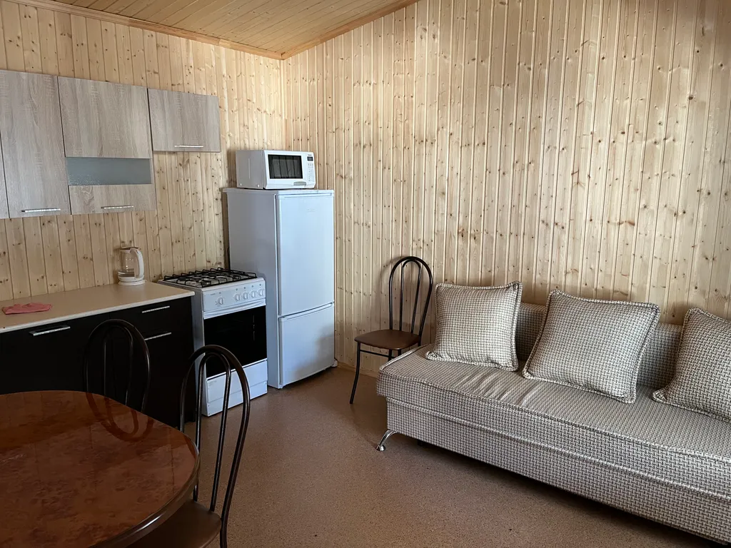 Коттедж Огороженный туями отдельный дом — Архыз