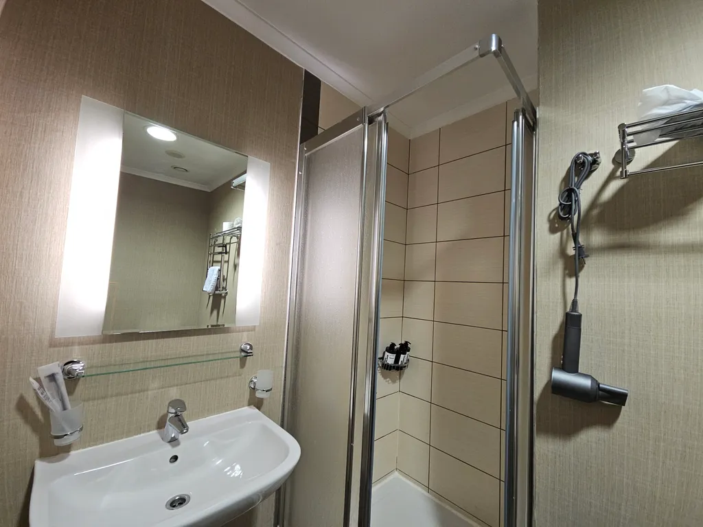 Апартаменты комфорт, две спальни, с видом реку и горы