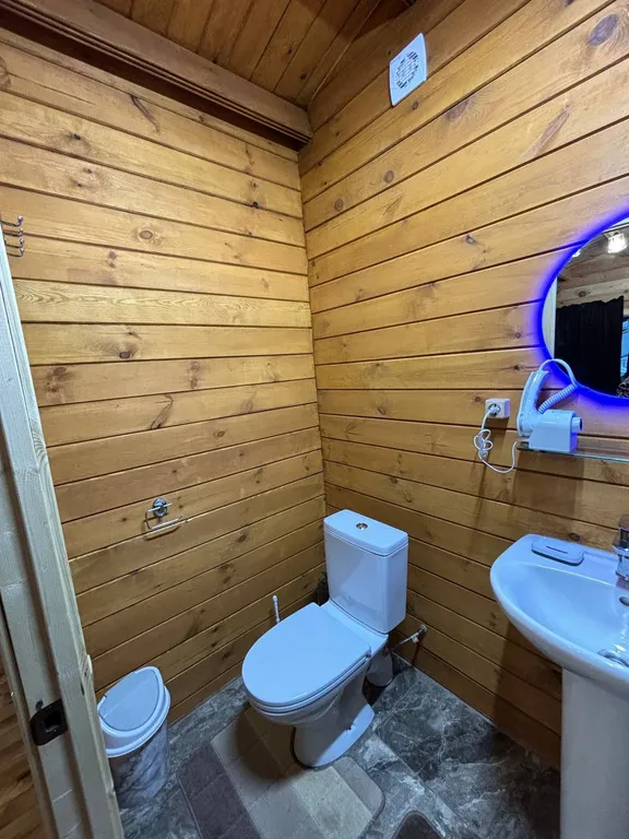 Коттедж Эко домик с парковкой рядом с горной рекой — Гагра