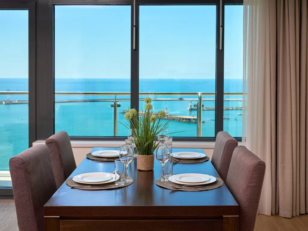 Брэвис Делюкс ЛаМар (3-х комнатные апартаменты) с панорамным видом на