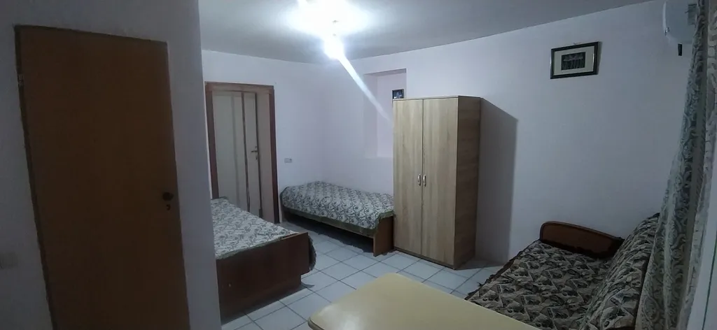 Квартира Трехместный номер (подходит для семьи из 4 чел), небольшой эконом — аренда посуточно в Мирный