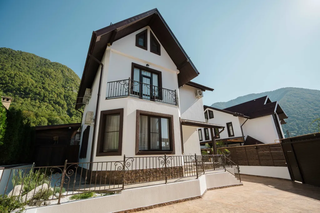 Вилла с бассейном и панорамной баней