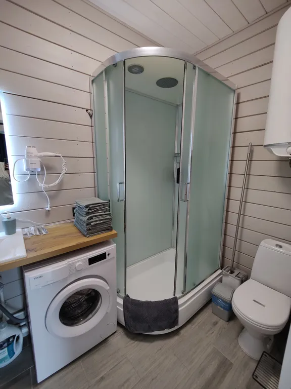 Коттедж Уютный дом с бассейном — Приморск