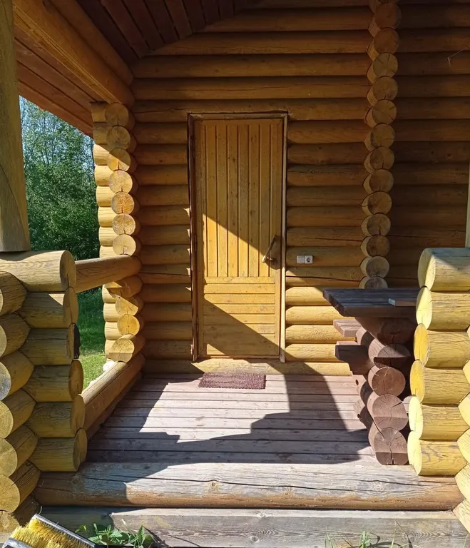 Деревянный дом с камином, баней и чаном на берегу Меличуярви у леса