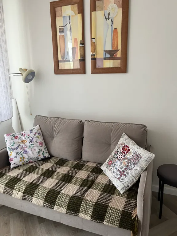 Квартира Квартира с новым ремонтом на первом этаж окна на парковку — Элиста