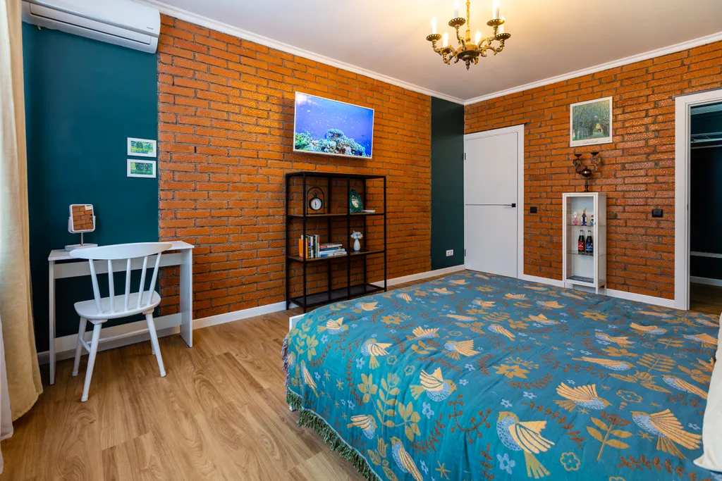 Яркая квартира с двумя балконами