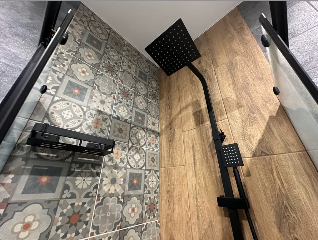 Дизайнерская студия ls-relax time с боковым видом на море с 14 этажа