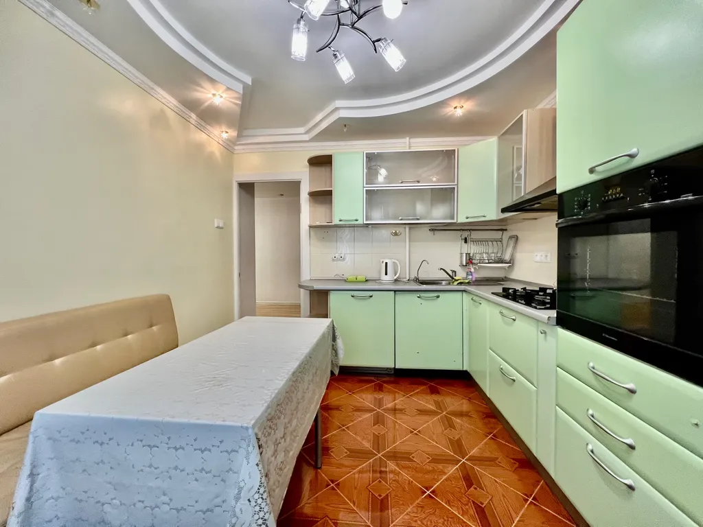 Трехкомнатная квартира в районе ТРК Столица