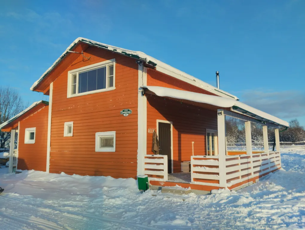 Дом в Заонежье с видом на озеро