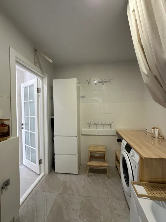 2 комнатная белая на Янышева