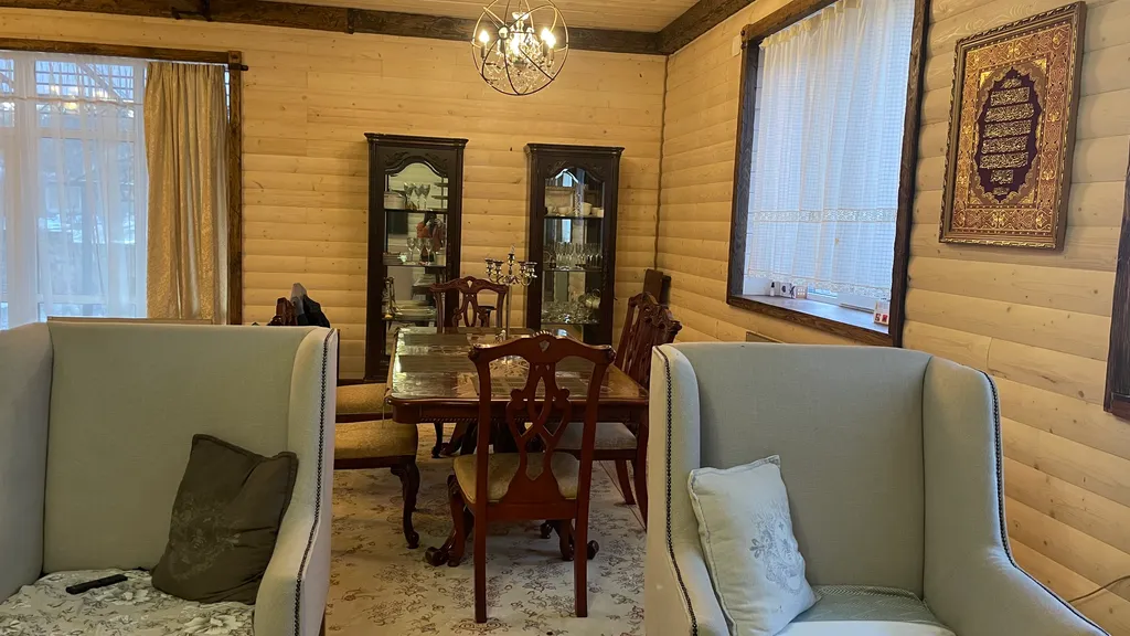 Домик с видом на горы