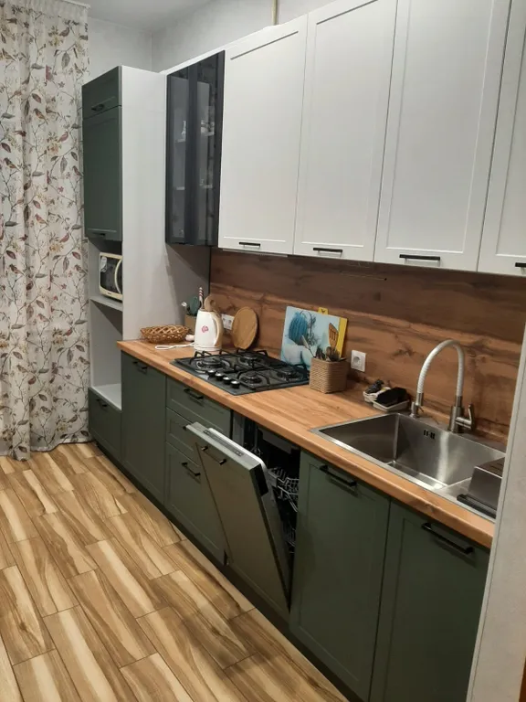 Уютный дом с двориком в центре поселка