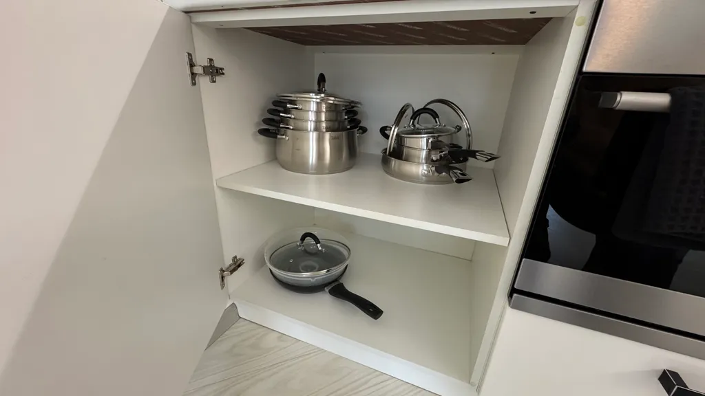 Светлые апартаменты в центре города с видом на озеро