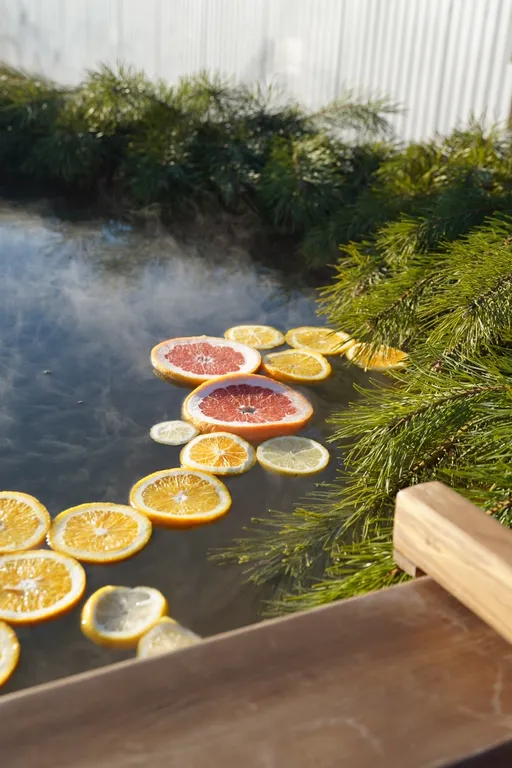 Уютный домик в тихом месте у реки