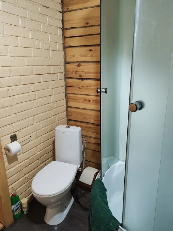 Первый этаж - студия в двух этажном доме