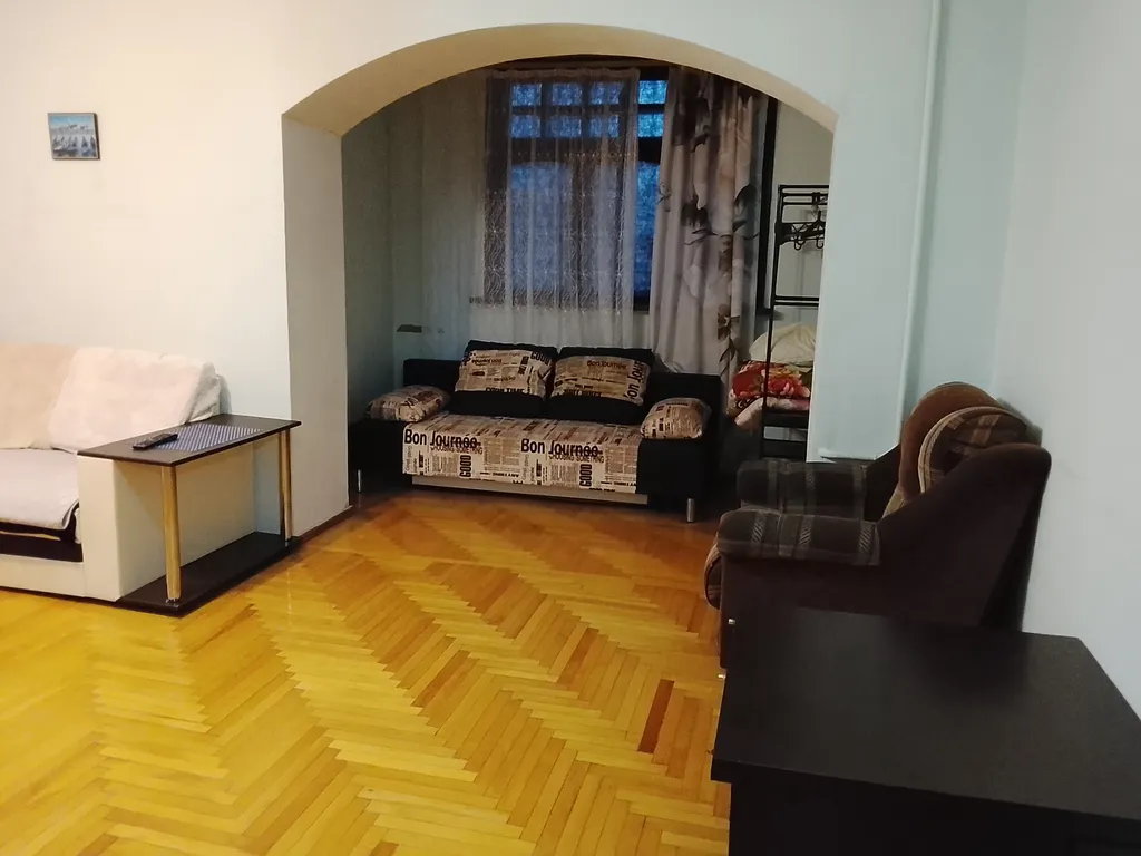 Просторная квартира, неподалеку от центра города