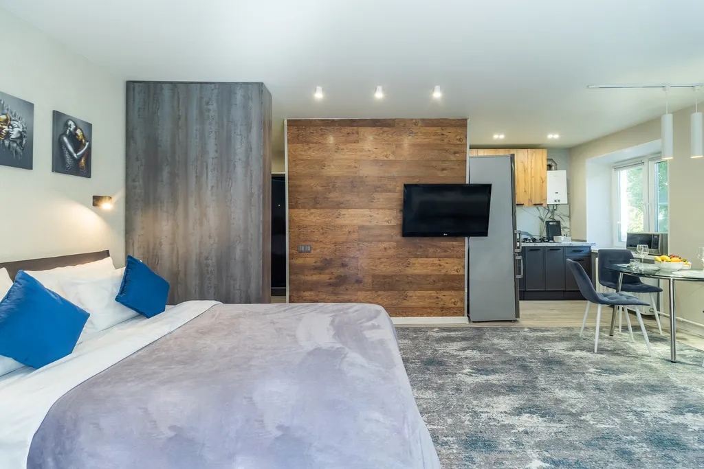 Уютная и светлая студия рядом с центром-идеально для отдыха и работы.