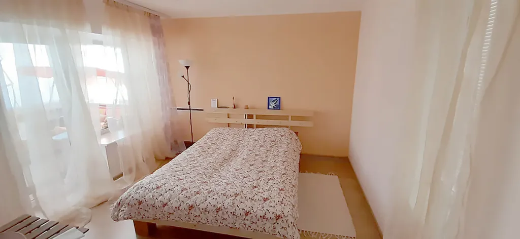 Стильный просторный таун-хаус, с сауной и гриль домиком на лужайке