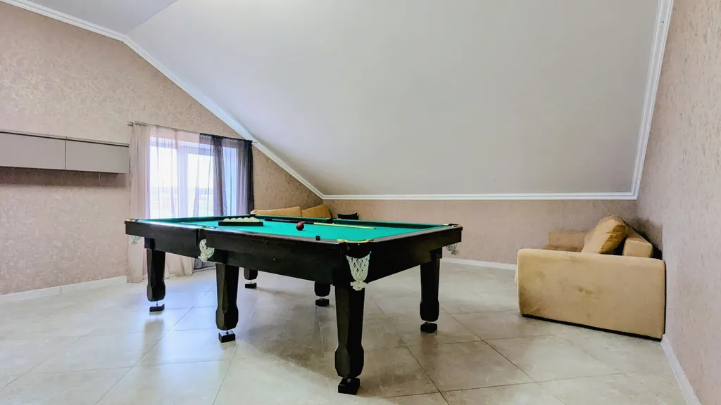 8-комнатный Дом