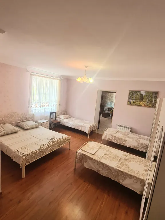 Квартира Улучшенный семейный номер с видом на горы — аренда посуточно в Урикау