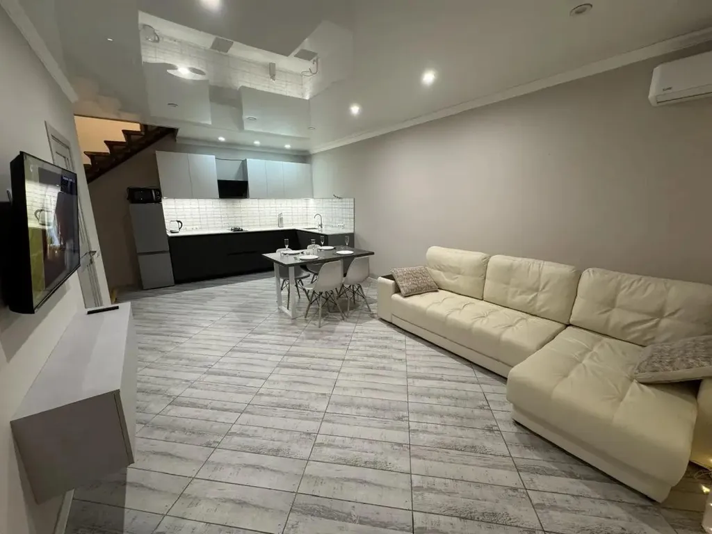 Дом на южной с бассейном