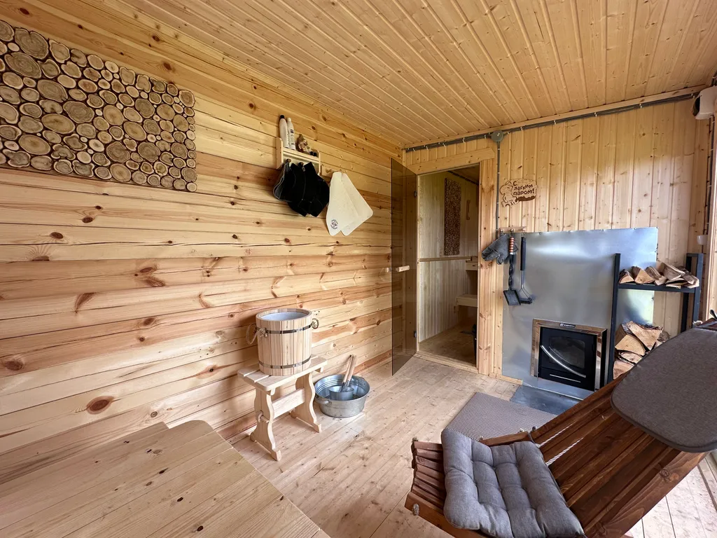 Коттедж Уютный коттедж с баней и бассейном в районе Сорочан — Капорки