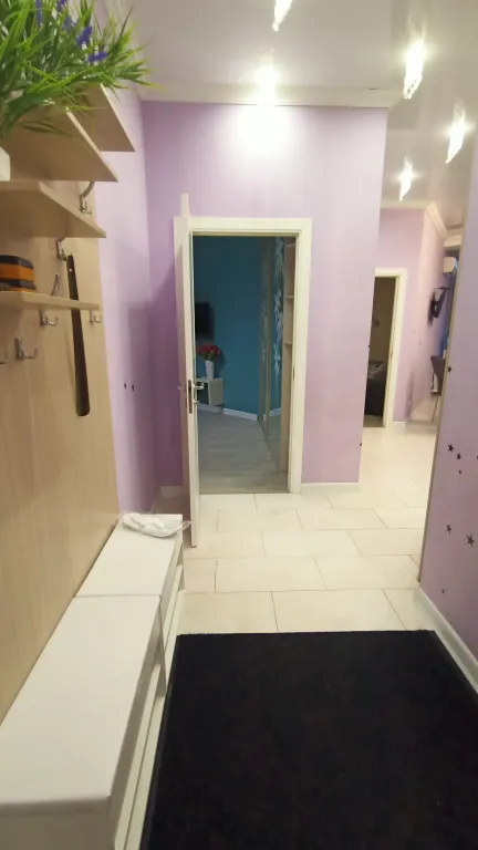 Евротрешка на берегу моря