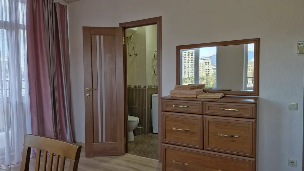 Свежая 1-комнатная квартира с дизайнерским ремонтом