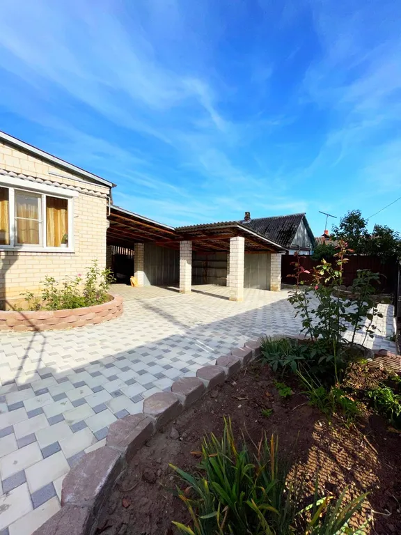 Большой дом с видом на горы