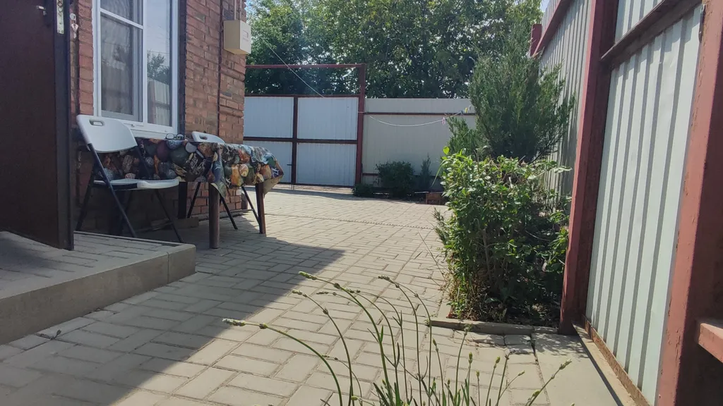 Уютный дом с современным интерьером в Таганроге со своим двором!