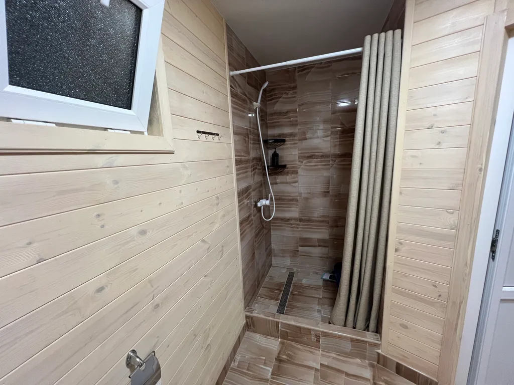 Коттедж с тёплым бассейном