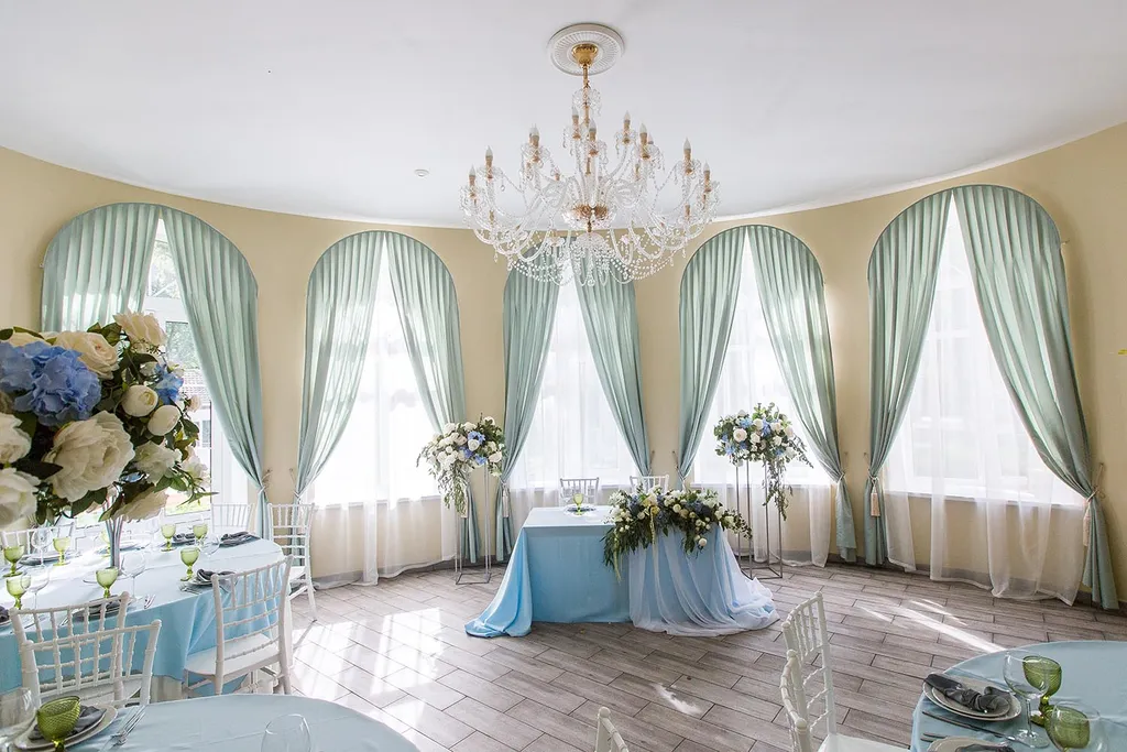 Белоснежная веранда и усадьба