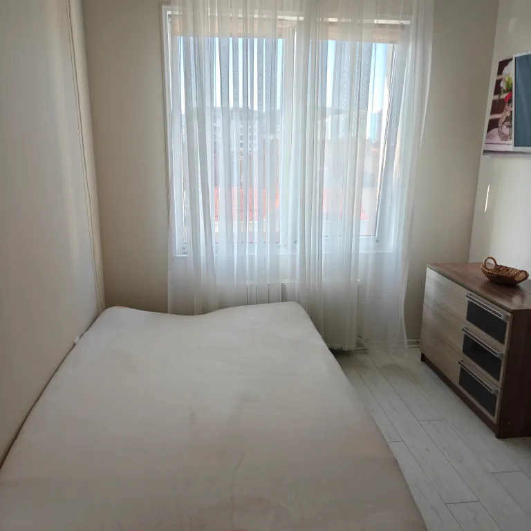 Квартира с отдельной спальней в центре курортного городка