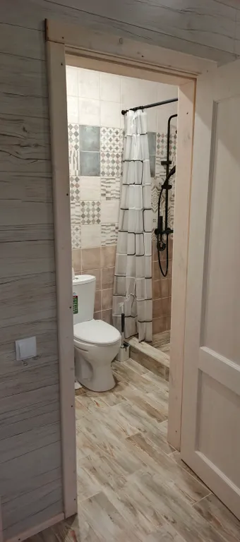 Срубовой дом на берегу Волги