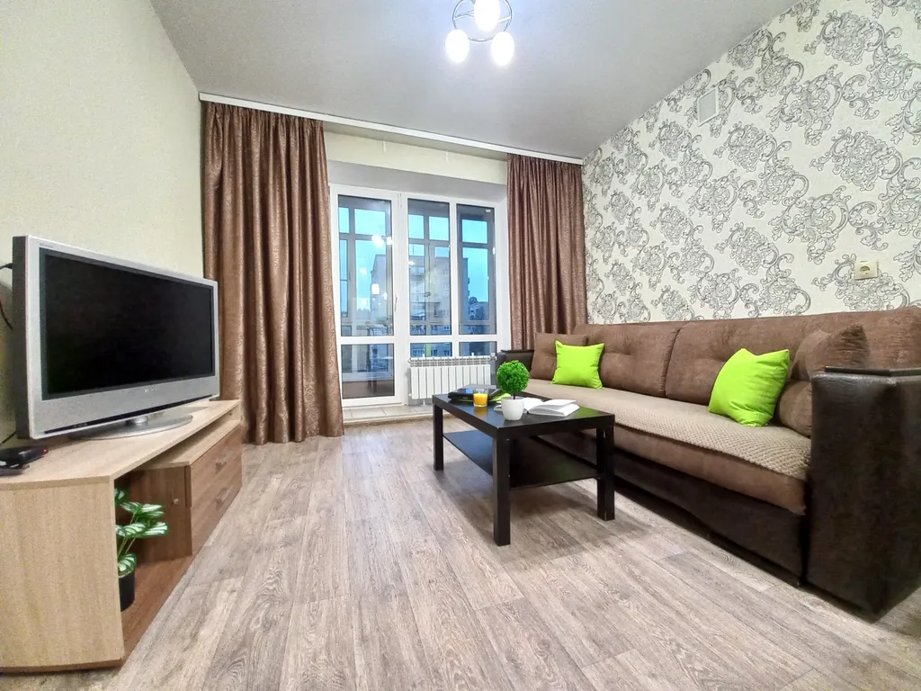 Евродвушка с панорамным остеклением рядом с зоопарком