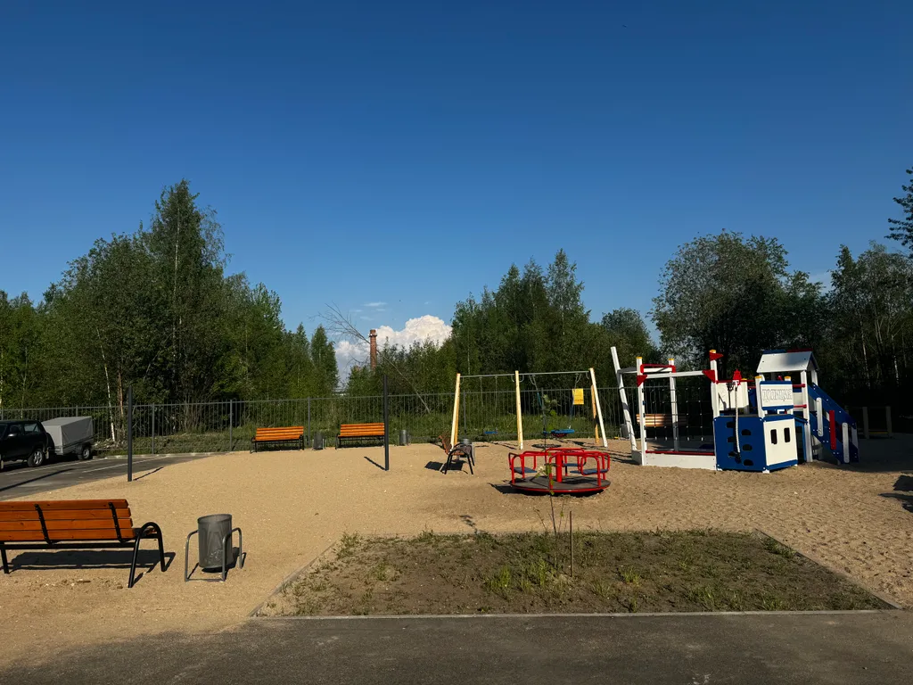 Большая Уютная 1-комнатная квартира,своя парковка,рядом магазин,центр