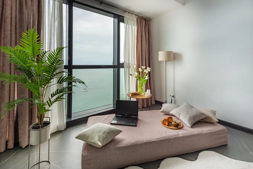 Ocean Breeze Retreat - Sea View Aesthetics