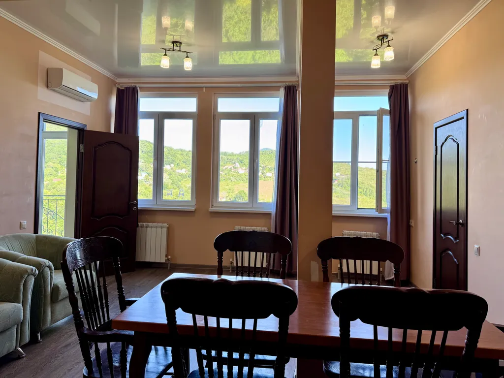 3-этажный дом с садом недалеко от моря