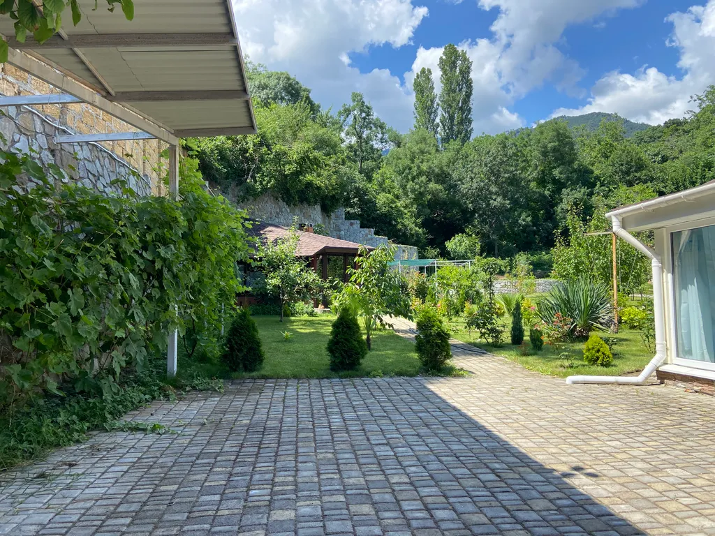 SPA-дом в Ялте. Бассейн круглый год, сауна, 10 соток рая+треккинг.