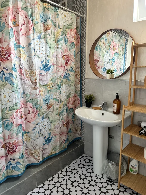 Загородный дом с бассейном и сауной