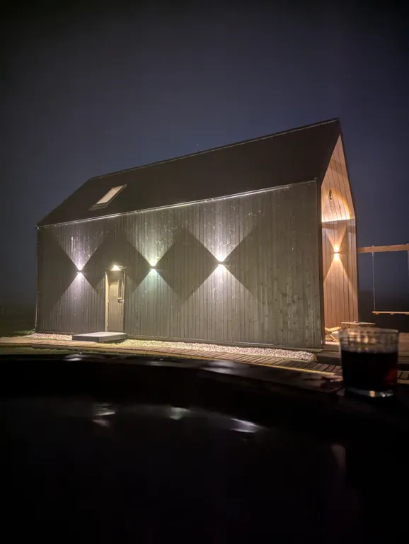 Дом с баней и горячей купелью на озере