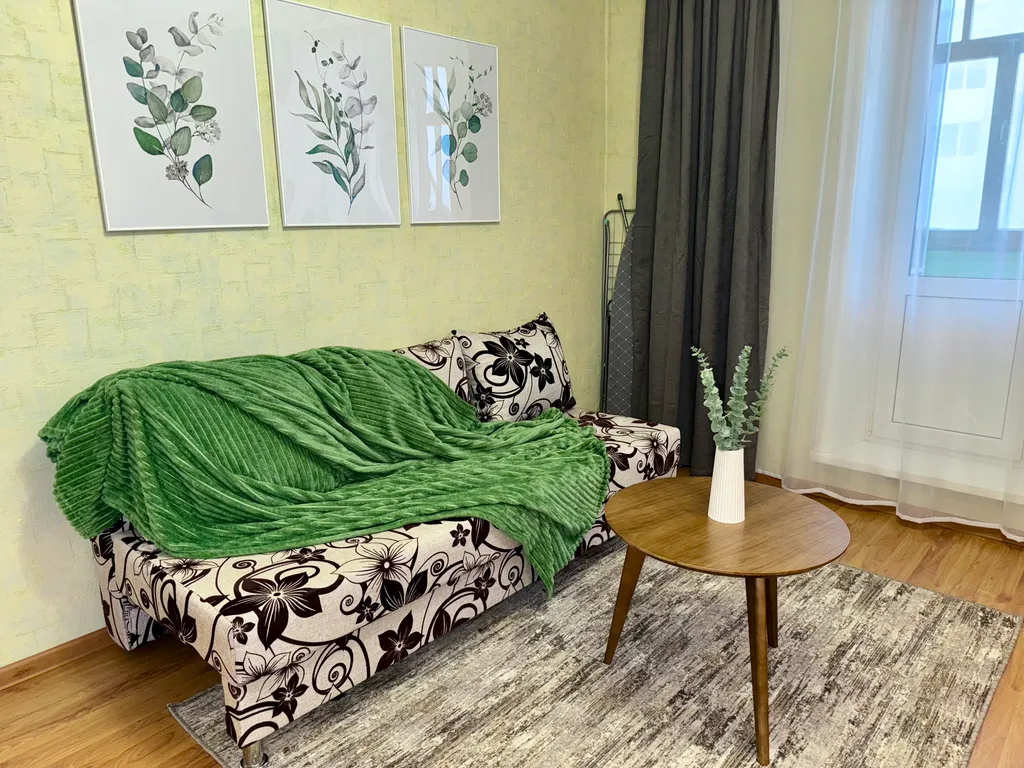 Стильная однокомнатная с большой кухней у ДК Металлургов