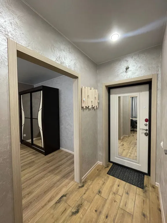 Красивая квартира в новом доме рядом с заездом в город